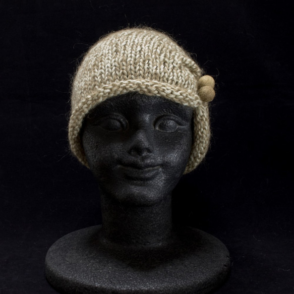 草木染め＆手編みのニット帽（フェルトボール付）B210506 4枚目の画像