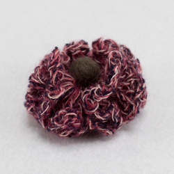 花モチーフのヘアゴム（草木染糸の手編み） 1枚目の画像