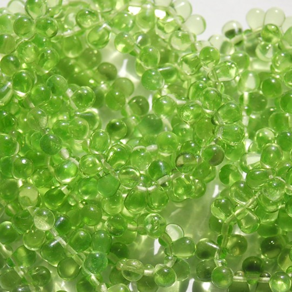 チェコ ビーズ ドロップ 4x6mm 30個 リーフ グリーン ppnalia 1枚目の画像