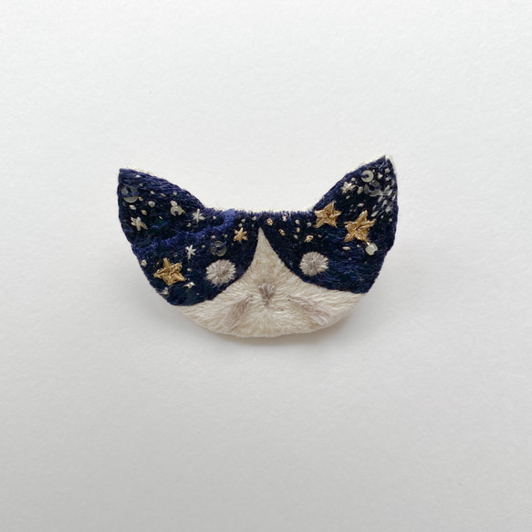 星空の猫　刺繍ブローチ 2枚目の画像