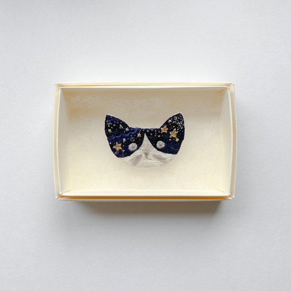 星空の猫　刺繍ブローチ 3枚目の画像