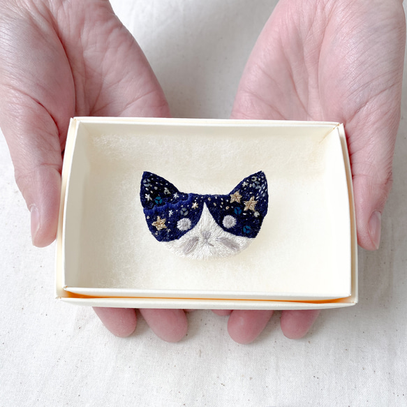 星空の猫　刺繍ブローチ 7枚目の画像