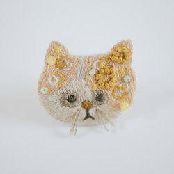 ミモザのわっか猫 刺繍ミニブローチ エキゾチックショートヘア