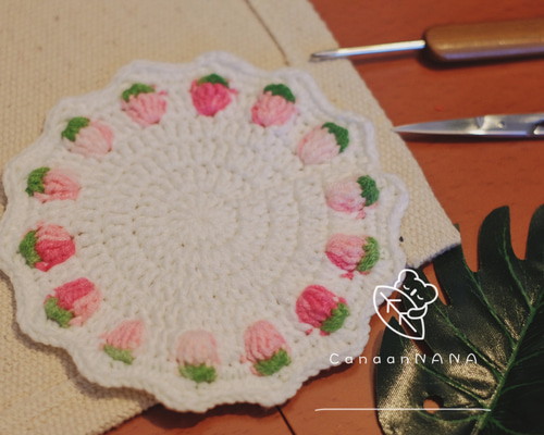 バブちゃんハンドメイド 【193】編み物の花と葉っぱ付きいちご単品 バブちゃんハンドメイド 【193】編み物の花と葉っぱ付きいちご