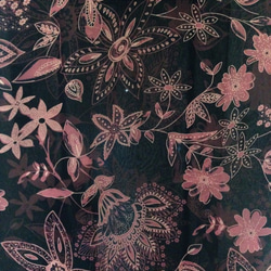 黒地にピンクの花柄／Pink floral pattern on black 5枚目の画像