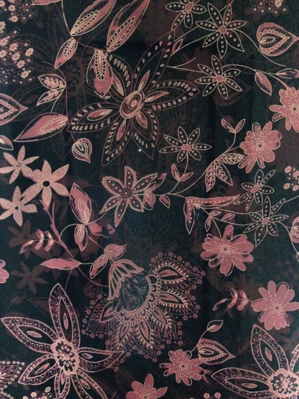 黒地にピンクの花柄／Pink floral pattern on black 5枚目の画像