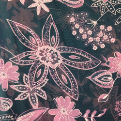 黒地にピンクの花柄／Pink floral pattern on black 6枚目の画像