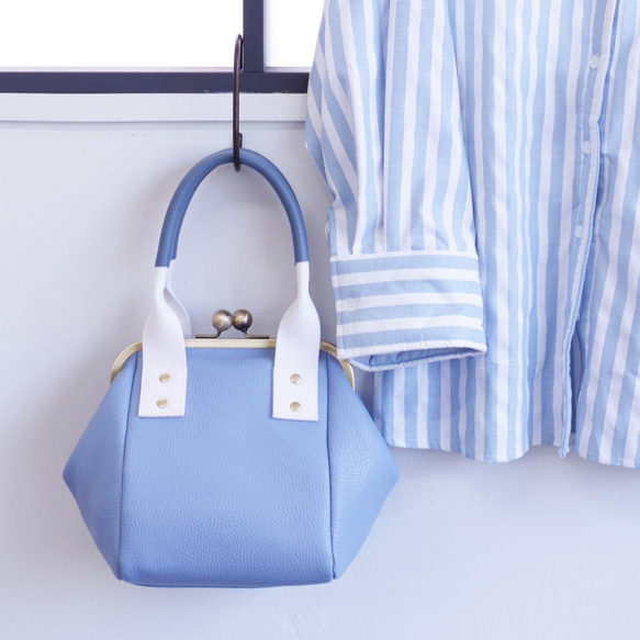 カワカワ kawakawa  口がね　タグ付き未使用　バッグ　ブルー　がま口 kawa kawaのがま口バッグ ブルー カワカワ kawakawa 口がね タグ付き未