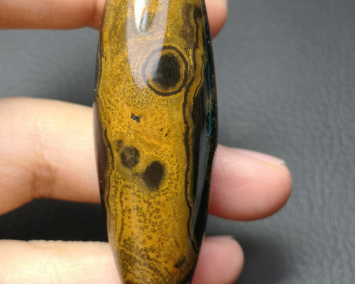 【NEW限定品】 c0102 希少 蒙天珠九眼頁岩石天珠19×58ミリ 宇宙磁場を持つ天珠 アクセサリー