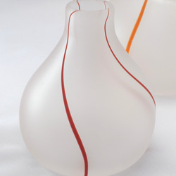 【磨りガラス花入れ】〜赤〜 霧の花入れ - Misty glass vase 3枚目の画像