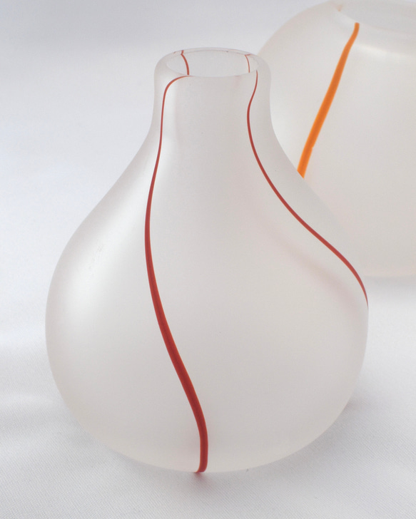 【磨りガラス花入れ】〜赤〜 霧の花入れ - Misty glass vase 3枚目の画像