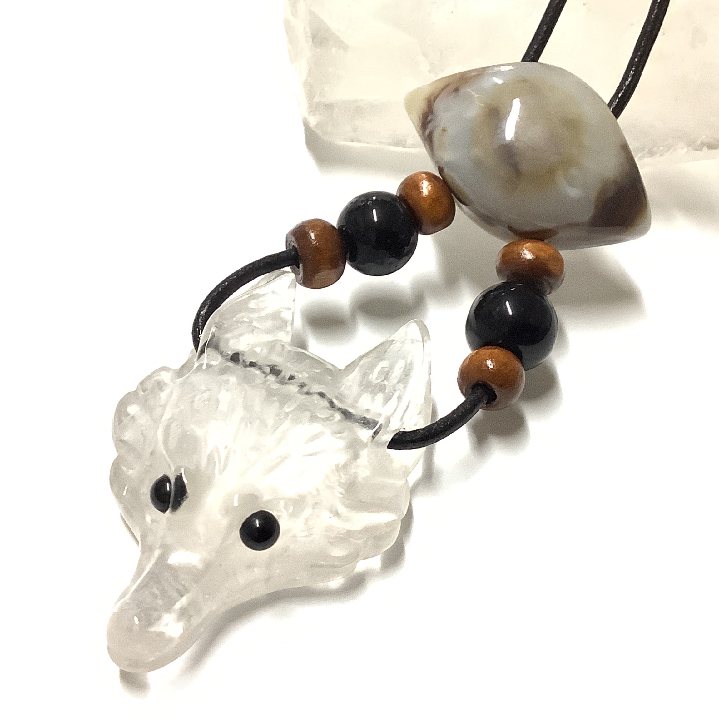 一点物☆送料無料 ヒーリングストーン 天然石 水晶『護りの狼』ネックレス