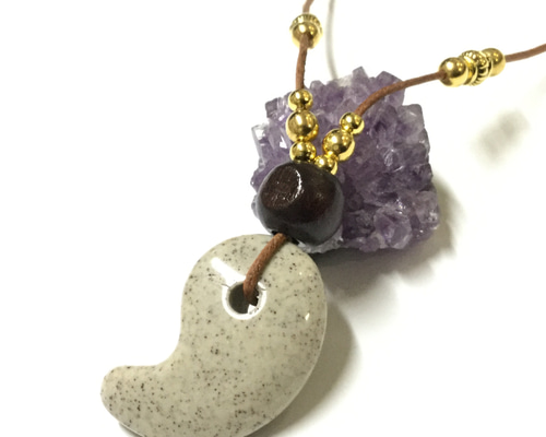 一点物☆送料無料 ラジウム効果！ 台湾産 北投石 勾玉ネックレス