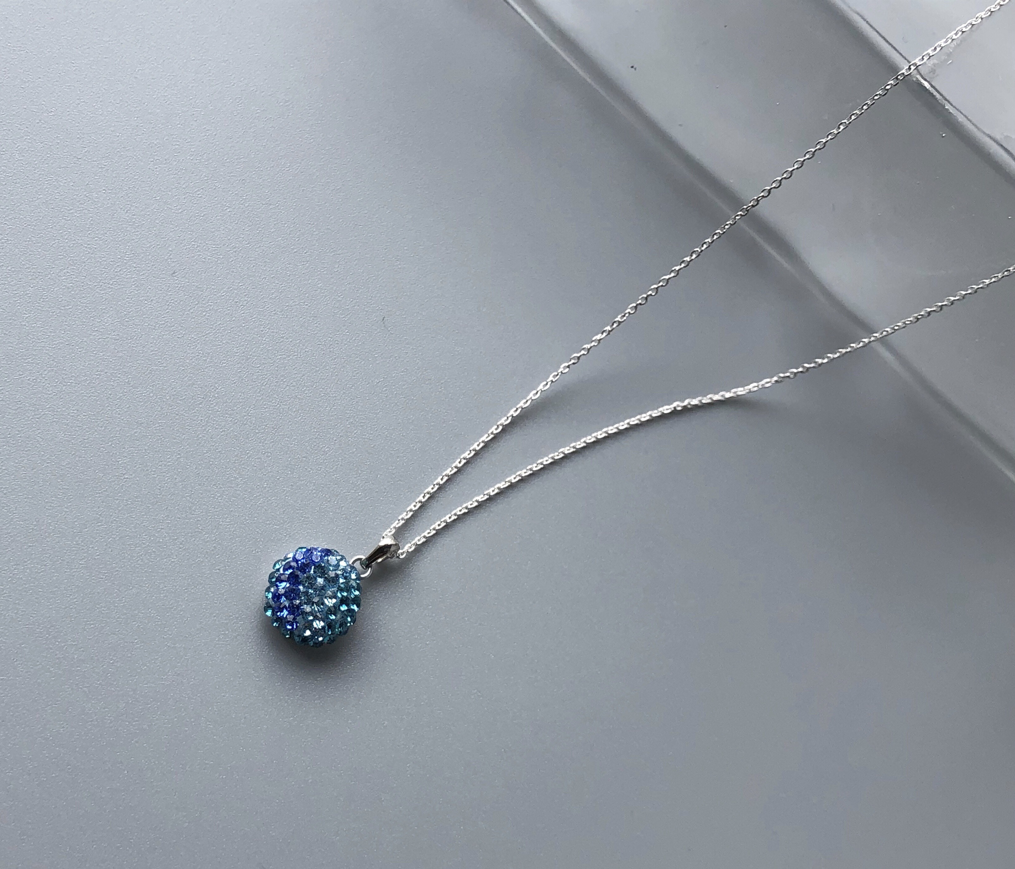 穏やかな波　ブルースワロフスキーネックレス