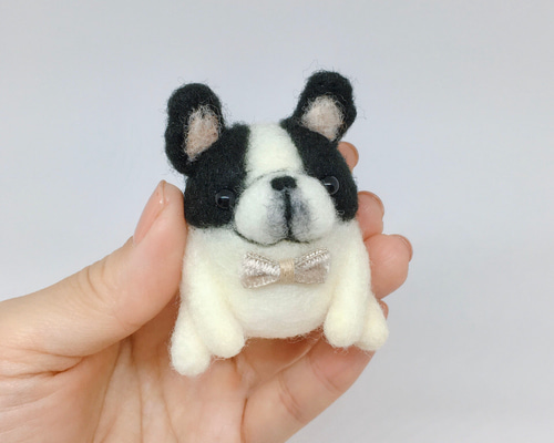 受注制作〉フレンチブルドッグ おすわりブルたん（パイド）羊毛