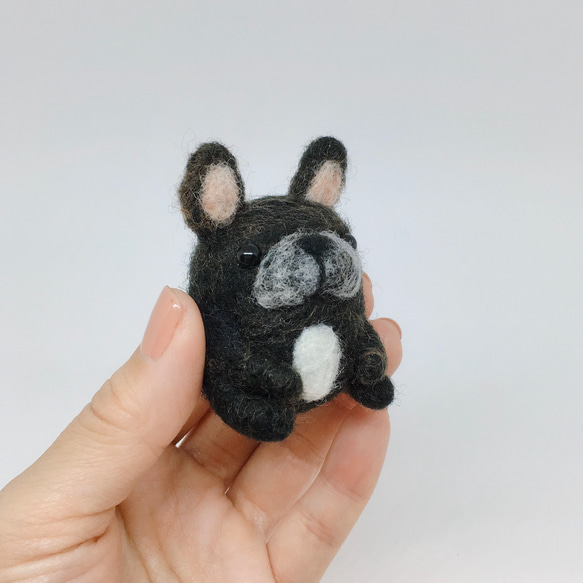 受注制作〉フレンチブルドッグ おすわりブルたん（ブリンドル黒×茶