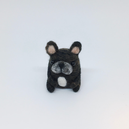 受注制作〉フレンチブルドッグ おすわりブルたん（ブリンドル黒×茶