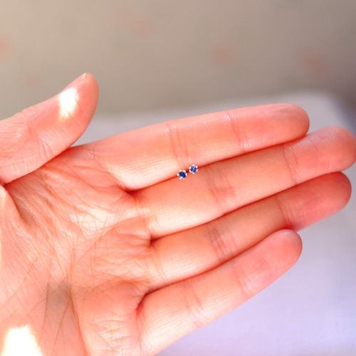 片耳販売】9月誕生石＊サファイアの一粒ピアス 2mm (silver925