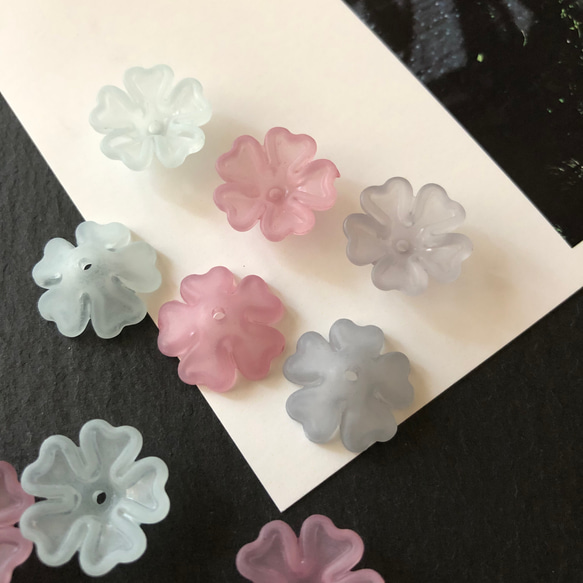 ［24pcs］アクリルフラワー［3colors mix］ビーズ*カボション*ペールカラー*桜　ハンドメイド＊アクセサリー 2枚目の画像