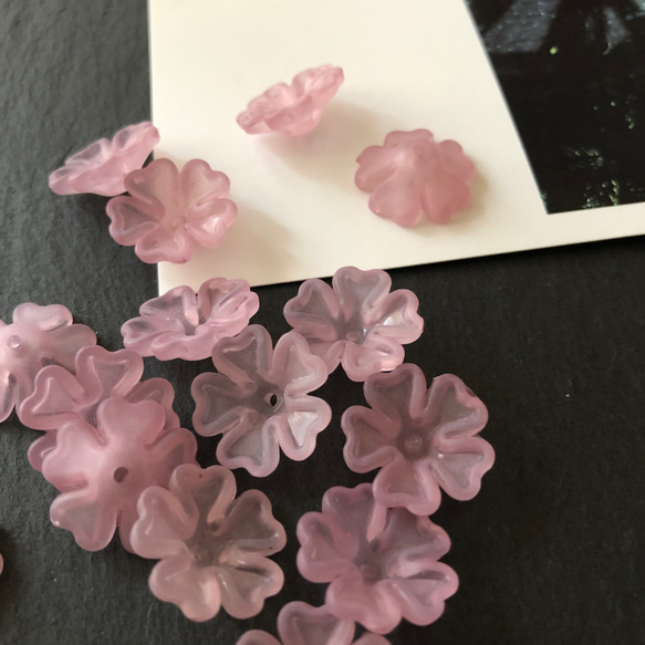 ［12pcs］アクリルフラワー［ライトパープル］ビーズ*カボション*ペールカラー*桜　ハンドメイド＊アクセサリーパーツ＊ 2枚目の画像