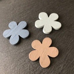 ［4pcs］ウッドフラワーカボション［ベビーブルー］花＊くすみカラー＊アクセサリーパーツ＊素材 3枚目の画像