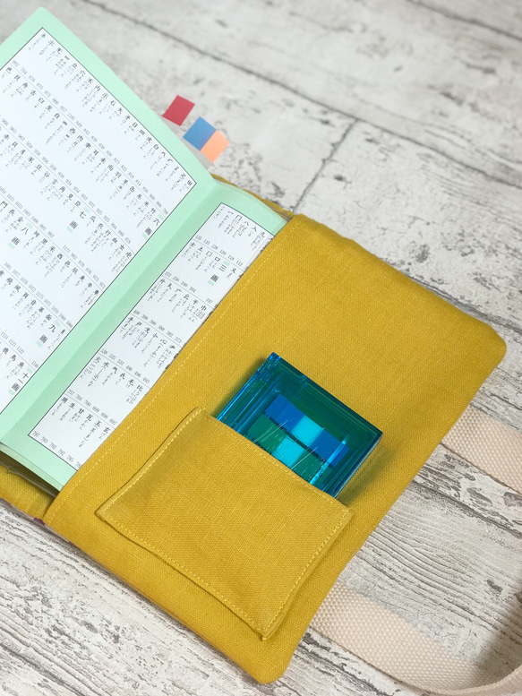 リネンの辞書カバー みーちゃんの刺繍入り(m-2) 6枚目の画像