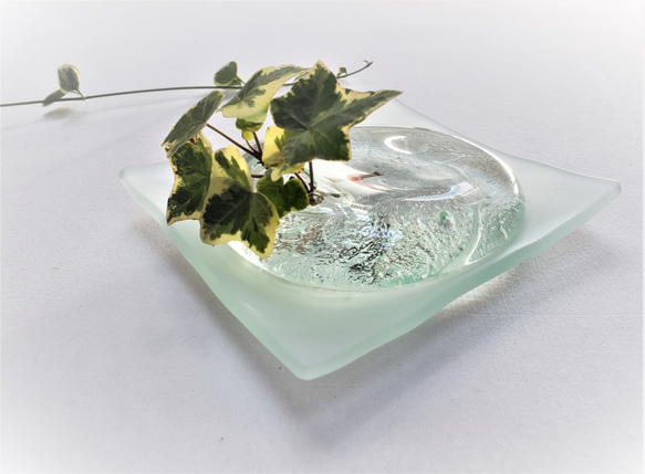ガラスの一輪挿し　花器　水玉皿 3枚目の画像