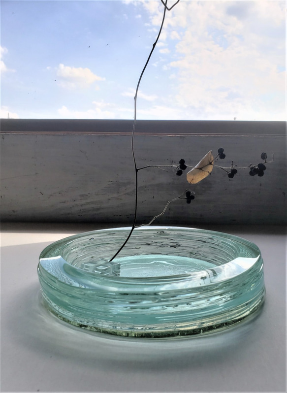 ガラス水盤　花器　銀と水色の積層 1枚目の画像