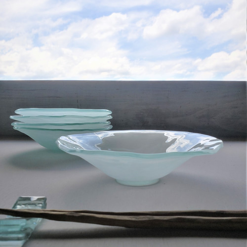 ガラスの器 ラムネ色の小鉢 高台 お椀・ボウル・鉢 スタジオ シャイン