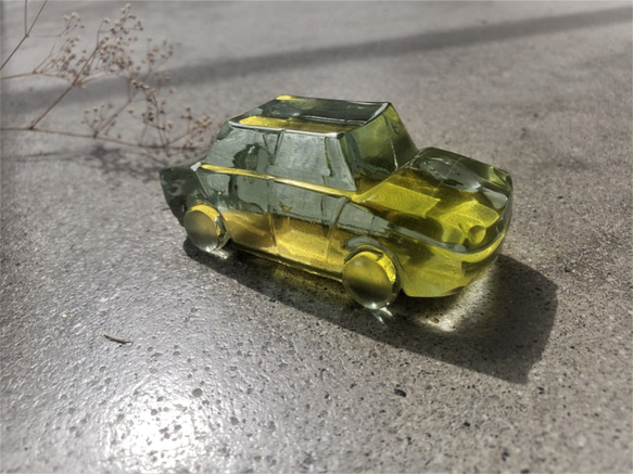 ガラスの車　置物　オブジェ 　金属箔ゴールド 7枚目の画像