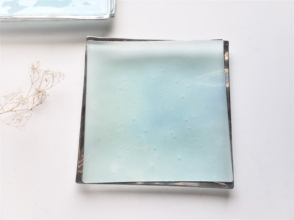 ガラスの器　プラチナ枠21㎝角皿 1枚目の画像