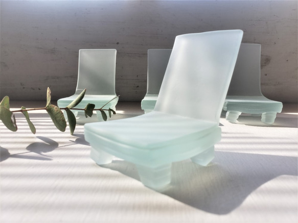 ガラスの椅子マット　置物　オブジェ　インテリア　 1枚目の画像
