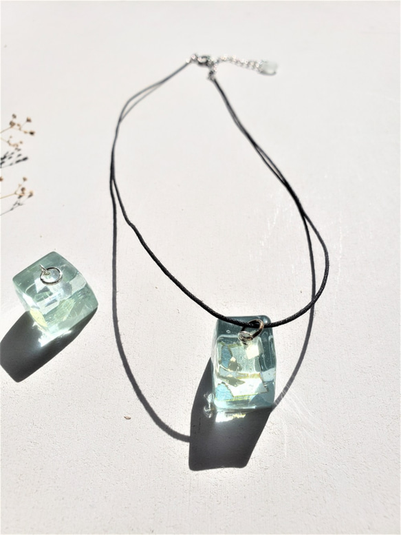 ガラスのペンダント　ネックレス　銀澄キューブ 1枚目の画像