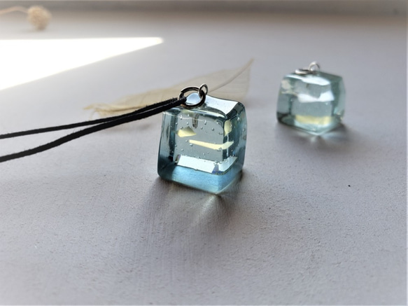 ガラスのペンダント　ネックレス　銀澄キューブ 3枚目の画像