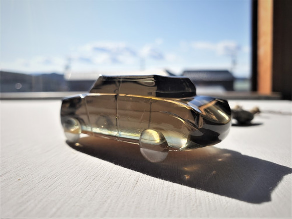 ガラスの車　置物　オブジェ　シルバーブラック 3枚目の画像