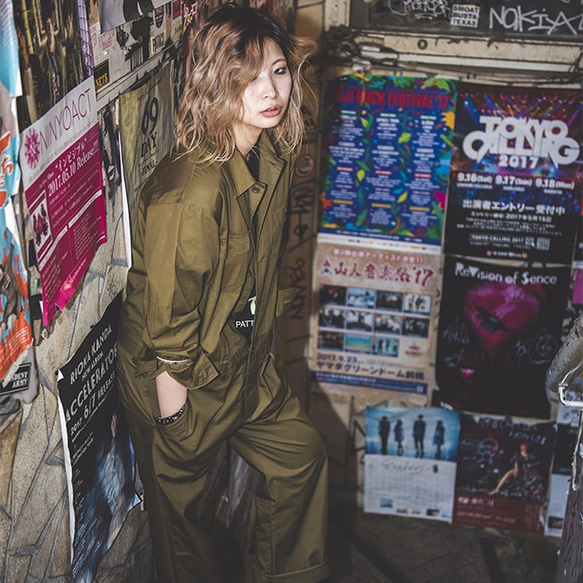 [S sold out] CUT JUMPSUITS / KHAKI [緊身版型和簡約設計] 第9張的照片