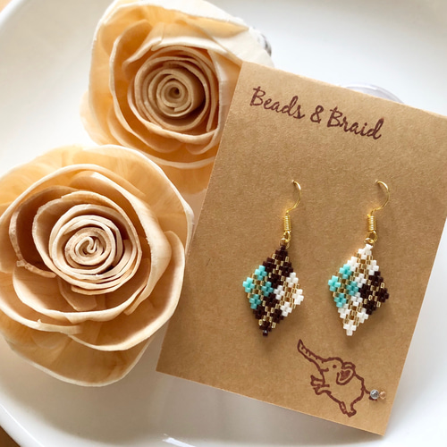 デリカビーズピアス/イヤリング ひし形チェック(水色×茶色) ピアス 