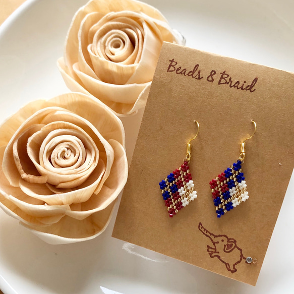 デリカビーズピアス/イヤリング ひし形チェック(赤×青) ピアス
