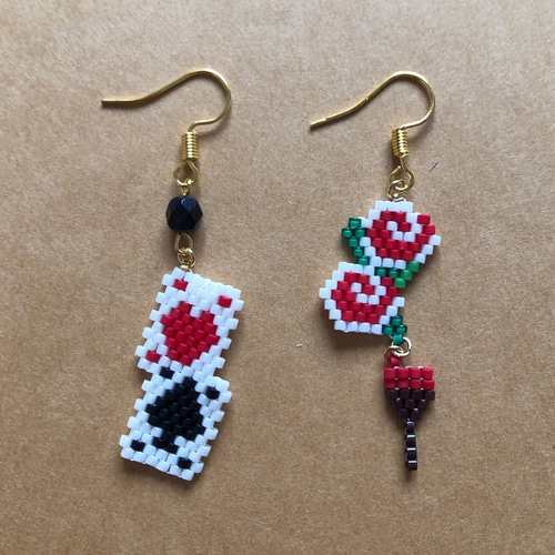 デコ★ペイントビーズ♡薔薇ビジュー　マーメイドカラー　ピアス/イヤリング✩*॰¨ デリカビーズピアス/イヤリング バラを赤く塗ろう ピアス（フック