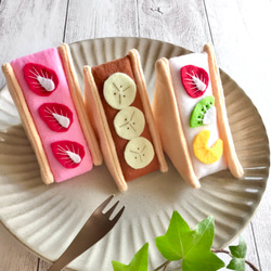 フェルトのパン屋さん☆フルーツサンド おもちゃ・人形 banana house