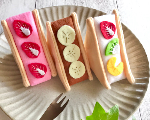 フェルトのパン屋さん☆フルーツサンド おもちゃ・人形 banana house