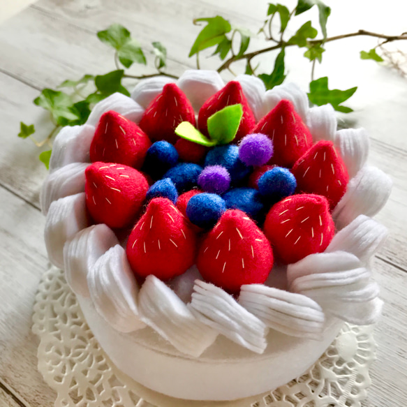 おままごと☆フェルトのいちごホールケーキ(※飾りは全て接着され