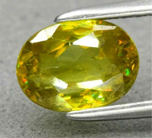 スフェーン 天然 1.08CT ダイヤモンド以上の輝き 1枚目の画像