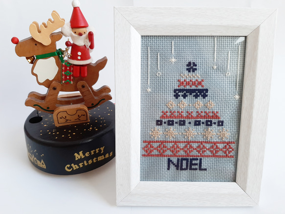 クロスステッチ刺繍のクリスマスツリーのフォトフレーム フォト