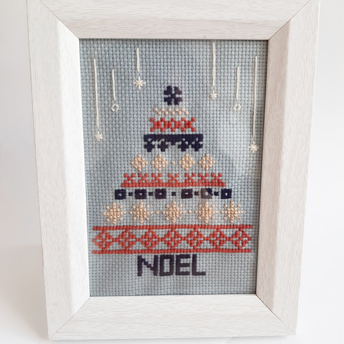 クロスステッチ刺繍のクリスマスツリーのフォトフレーム フォト