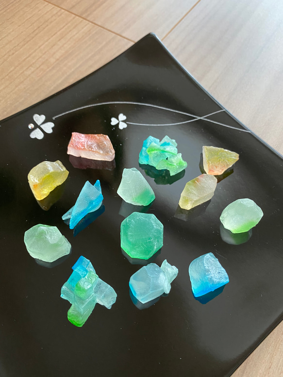 食べる宝石　キラキラ　虹色のカケラ　琥珀糖 (カップ） 4枚目の画像