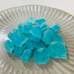 食べる宝石　キラキラ空色のカケラ　ほんのりミント味の琥珀糖(カップ) 1枚目の画像