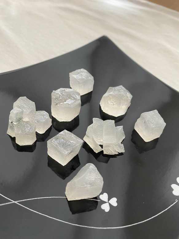 食べる宝石　キラキラ水晶のカケラ　ほんのりココナッツ味の琥珀糖(カップ) 2枚目の画像