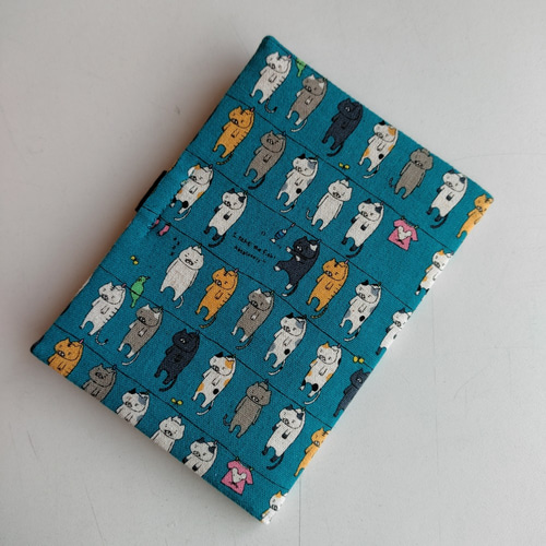 お薬手帳も入る♪診察券・保険証ケース＜洗濯ネコ ブルー＞ その他  