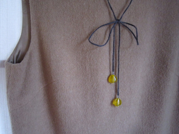 グレーかぎ針編みフリルネックレス 2枚目の画像